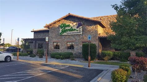 Olive garden idaho falls - Visit Olive Garden in Niagara Falls, NY for a taste of Italy. Enjoy our family-style meals, wine bottles to go, lunch-sized favorites and more. Find directions, hours and contact information for this location.